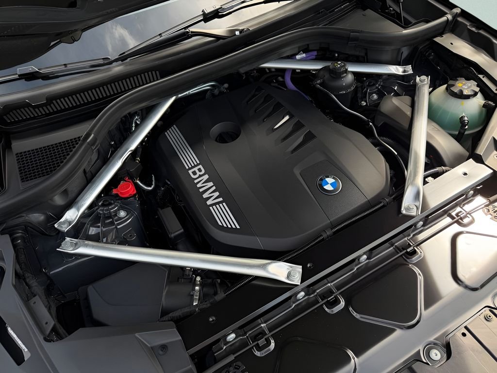 New 2026 Dravit Grey Metallic BMW sDrive40i image 24