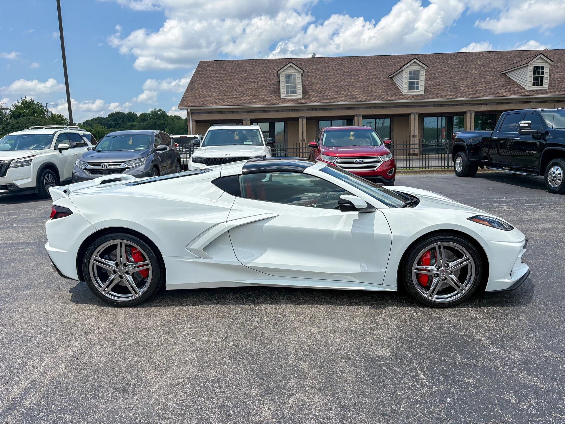 Used 2024 White Chevrolet Stingray image 23