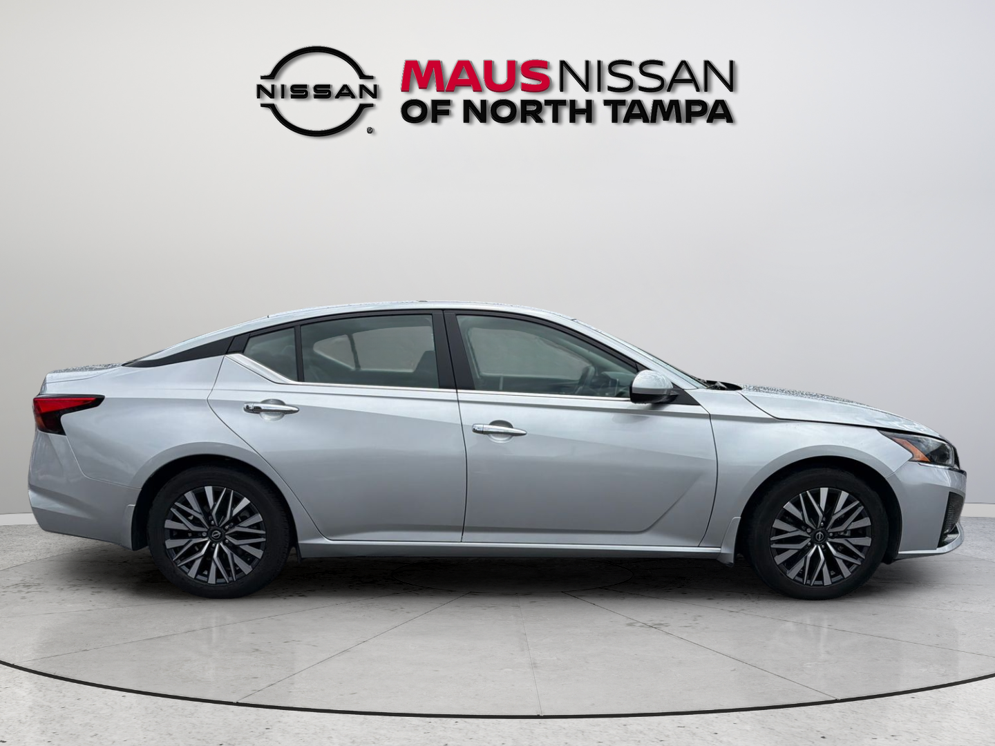 Certified Used 2023 Silver Nissan 2.5 SV image 9