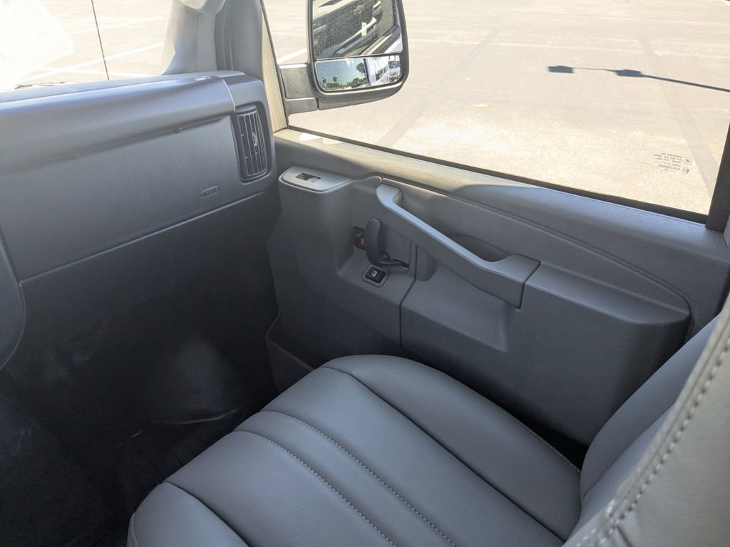 2025 Chevrolet Express Cargo Work Van - Photo 19