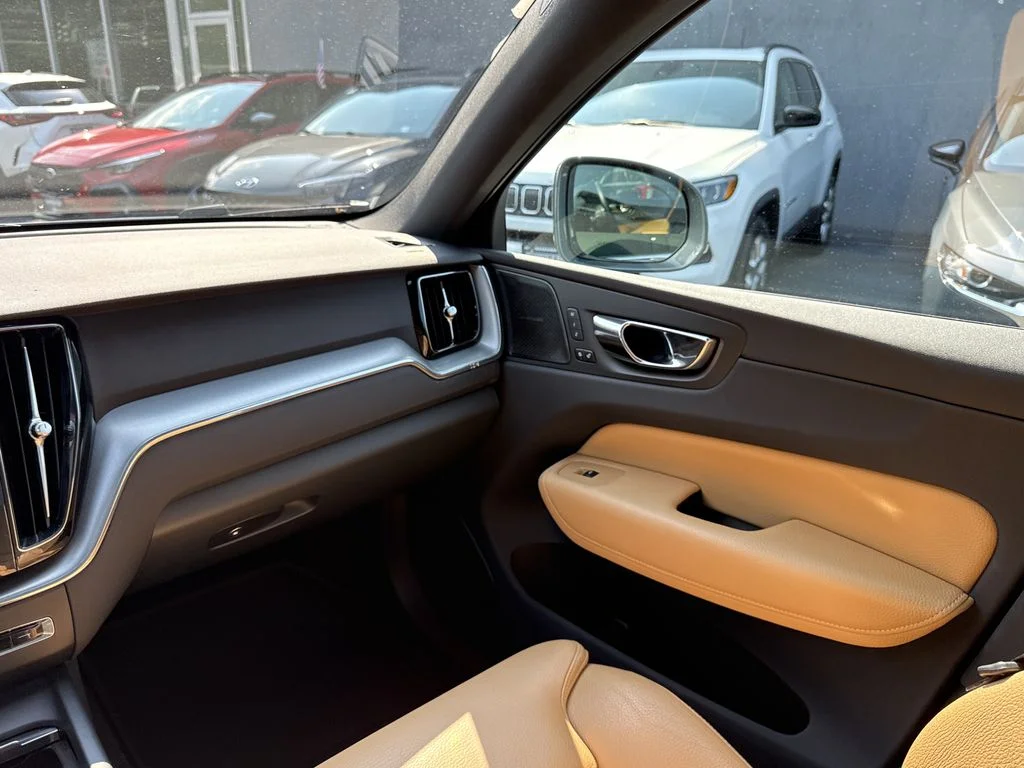 Used 2019 Gray Volvo T6 Momentum image 15
