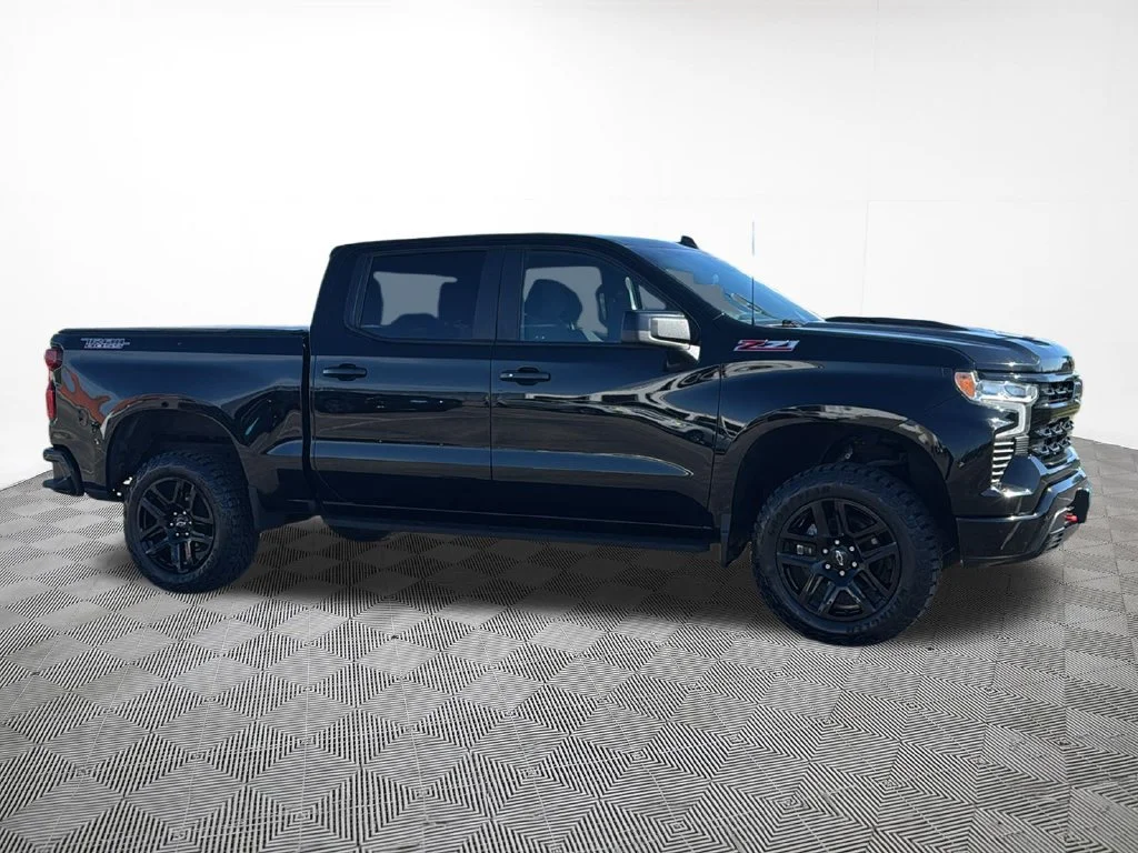 Used 2022 BLACK Chevrolet LT Trail Boss image 5
