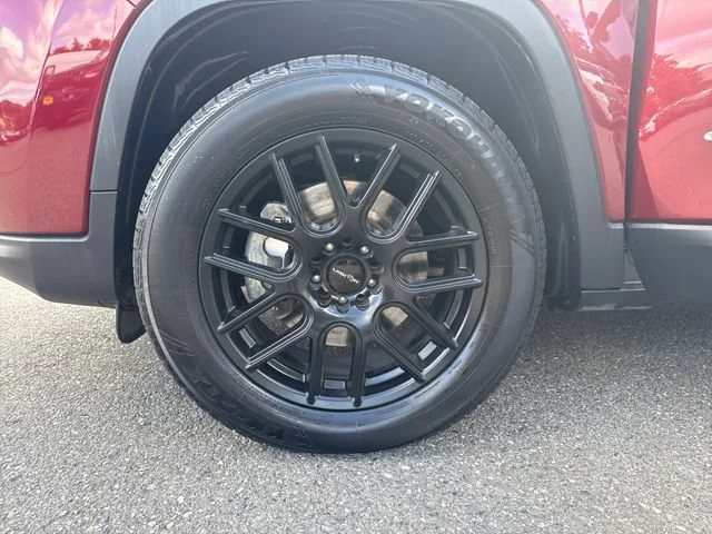 Used 2019 Velvet Red Pearlcoat Jeep Latitude Plus image 26