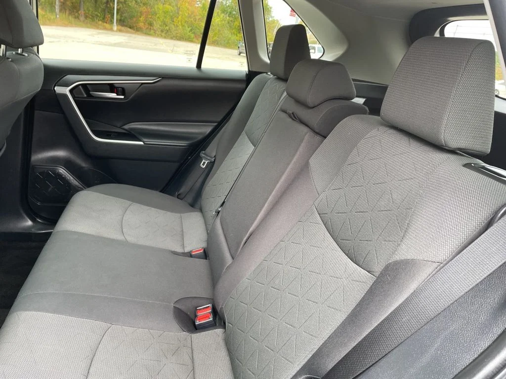 2023 Toyota RAV4 XLE - Photo 8