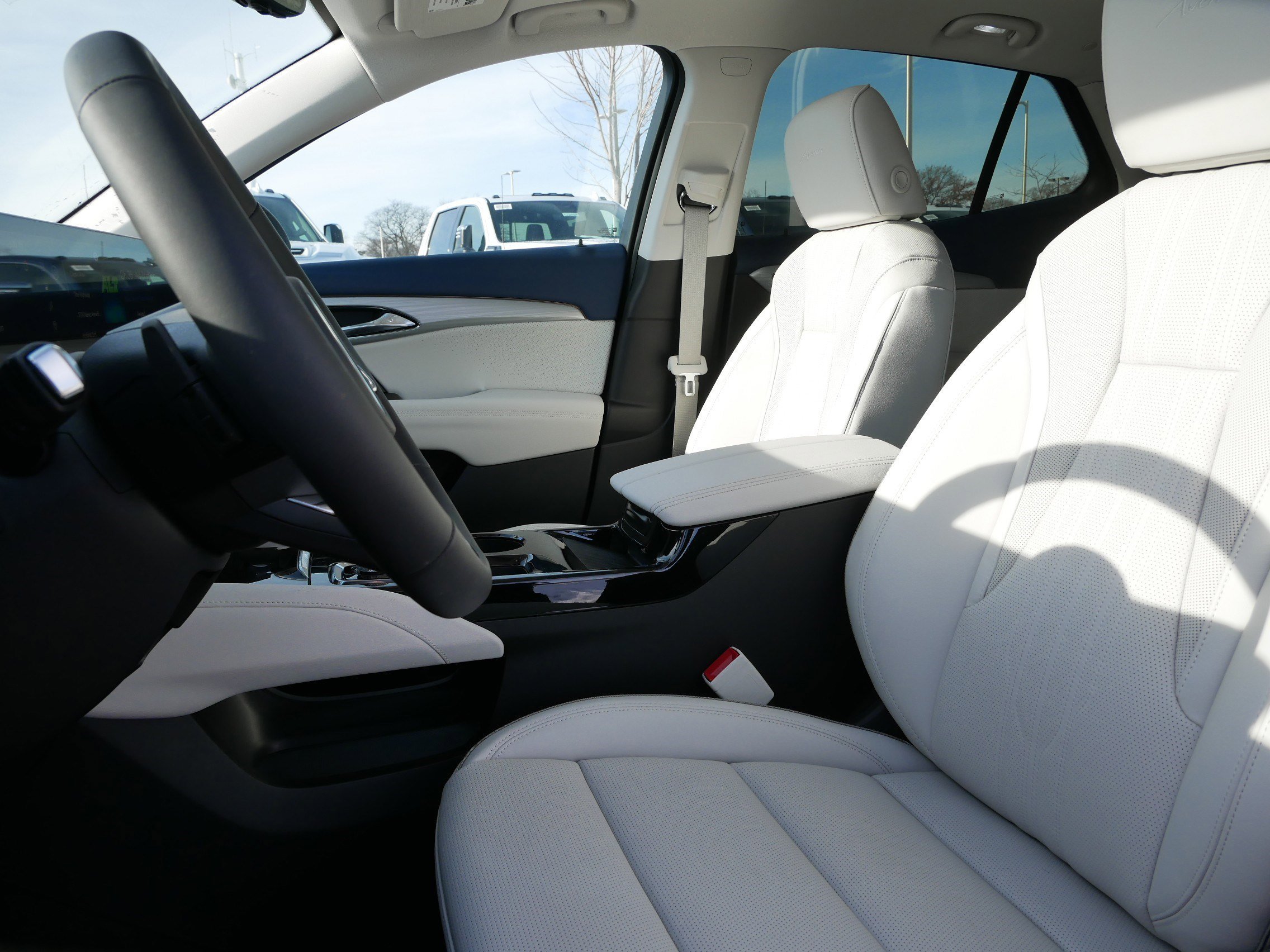 New 2026 Iridescent White Tricoat Buick Avenir image 4