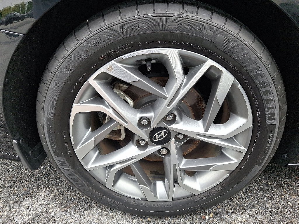 Used 2023 Black Hyundai SEL image 7