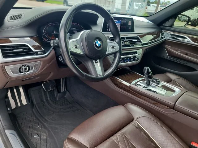 Used 2022 White BMW 750i xDrive image 20