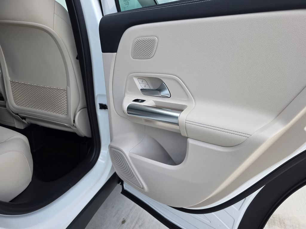 New 2026 Polar White Mercedes-Benz GLA 250 image 45