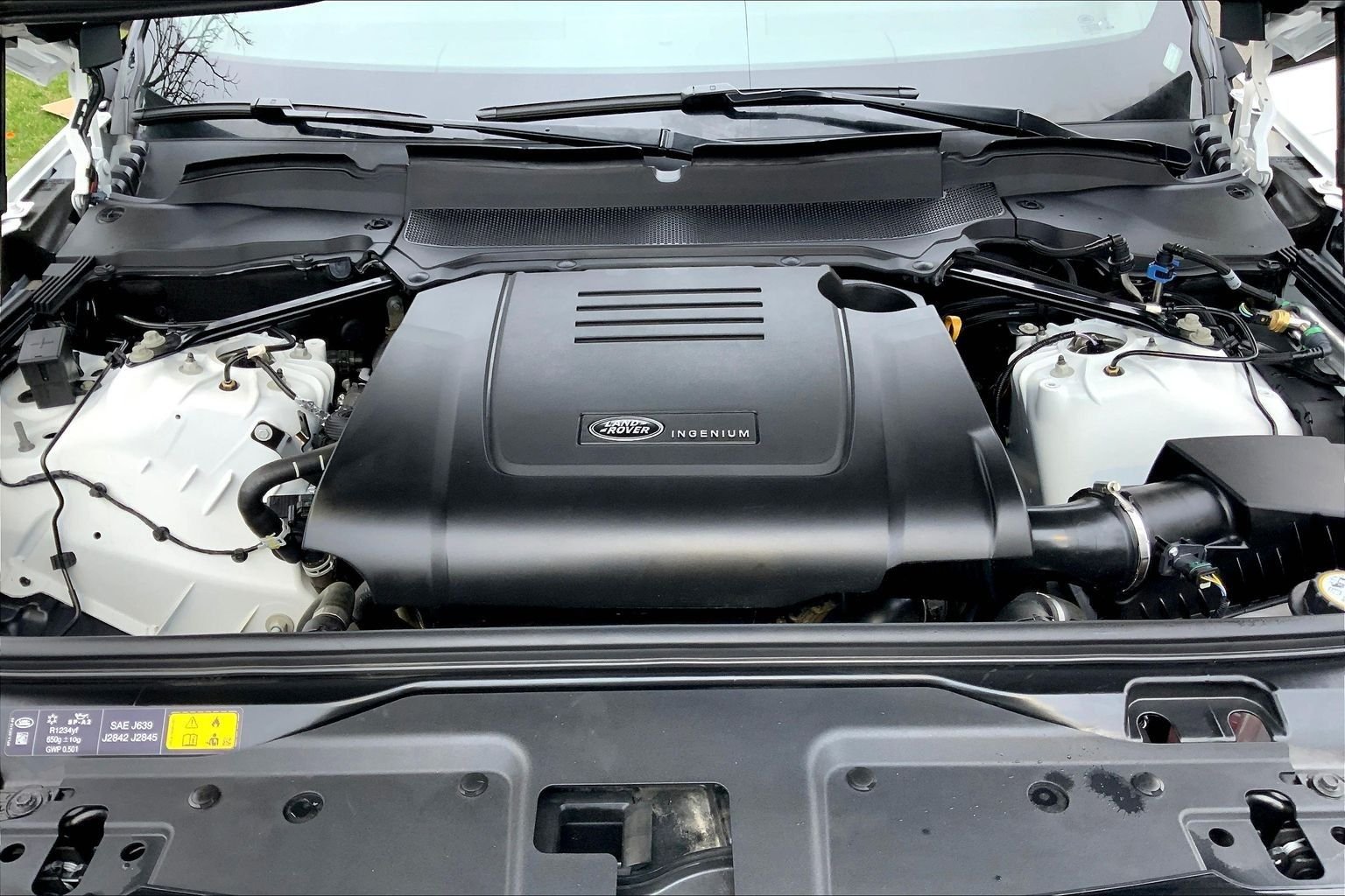 Certified Used 2025 Fuji White Land Rover Dynamic SE image 29