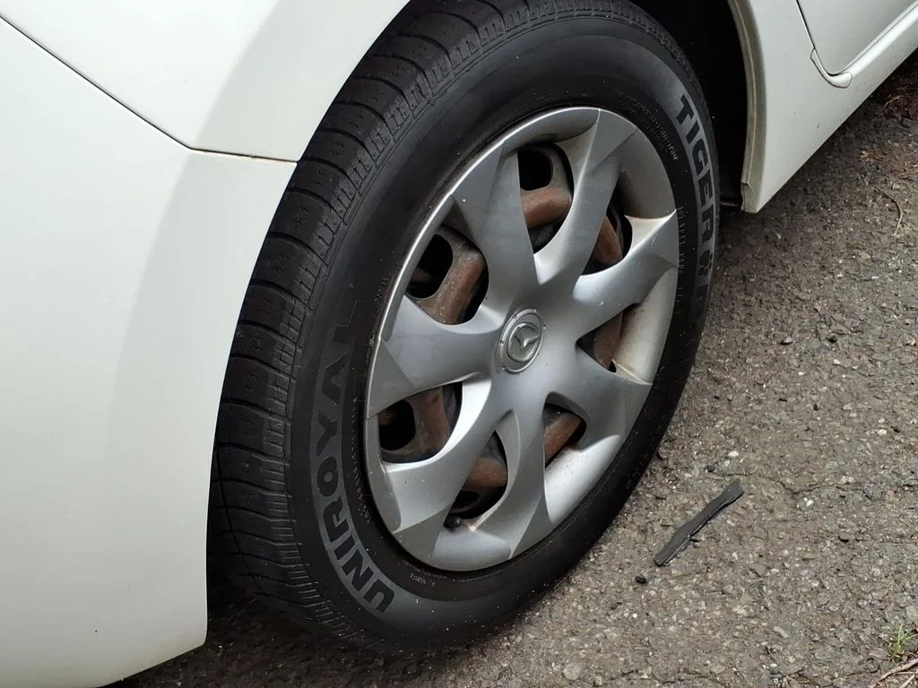 Used 2014 White Mazda i Sport image 7