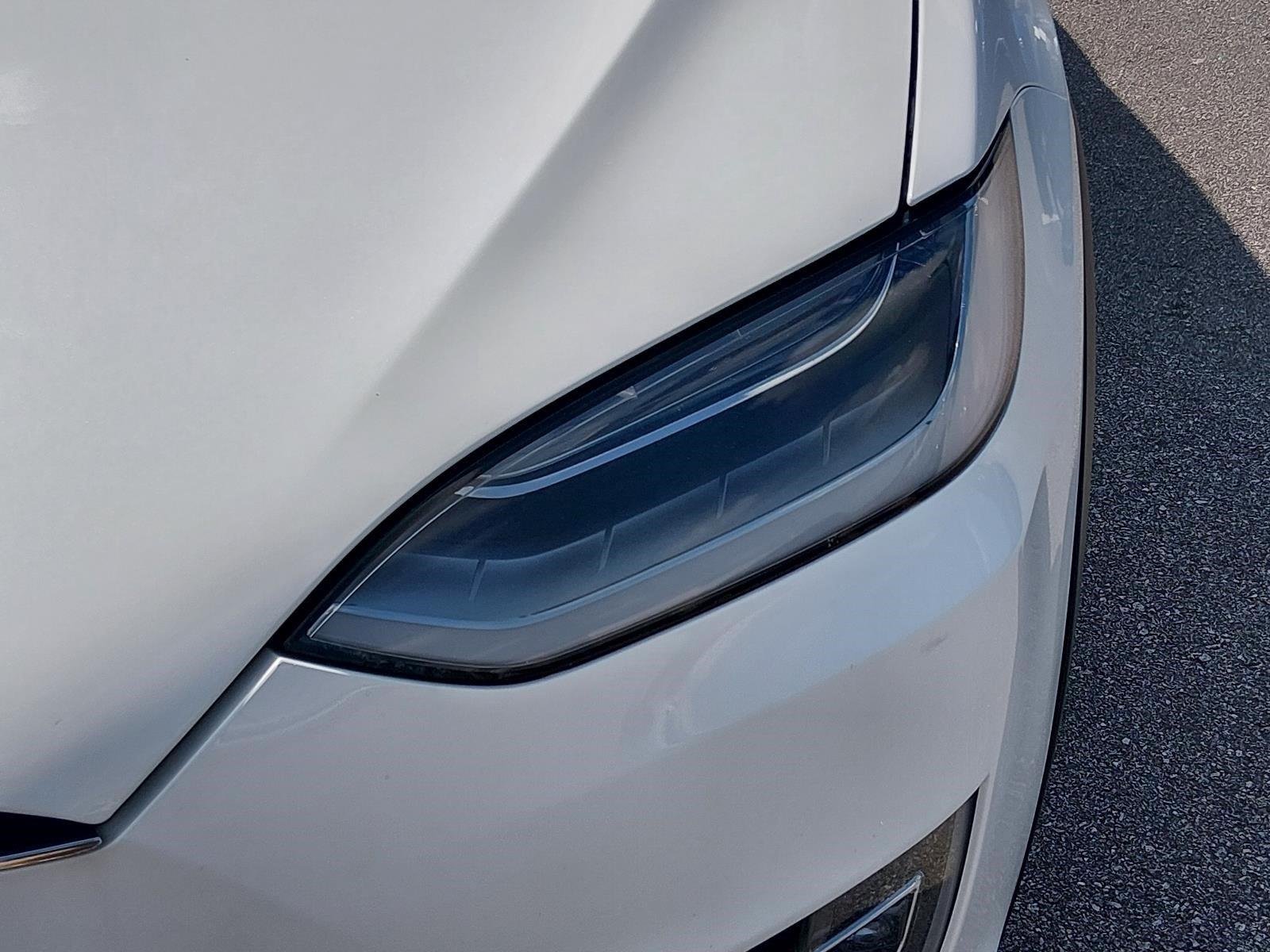 Used 2017  Tesla 90D image 10