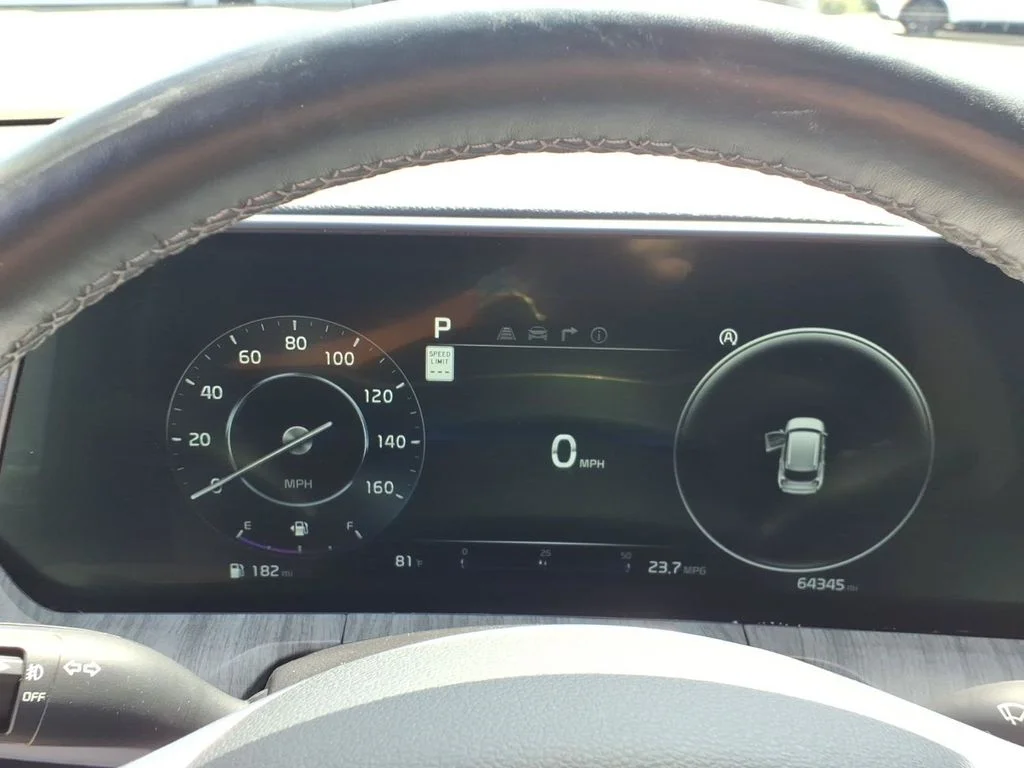 Used 2023 White Kia SX-Prestige image 30