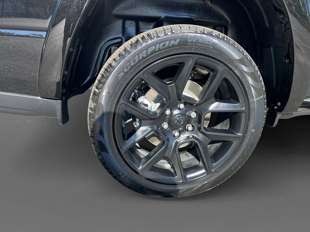 New 2026 Diamond Black Crystal Pearl-Coat Exterior Paint RAM Laramie image 10
