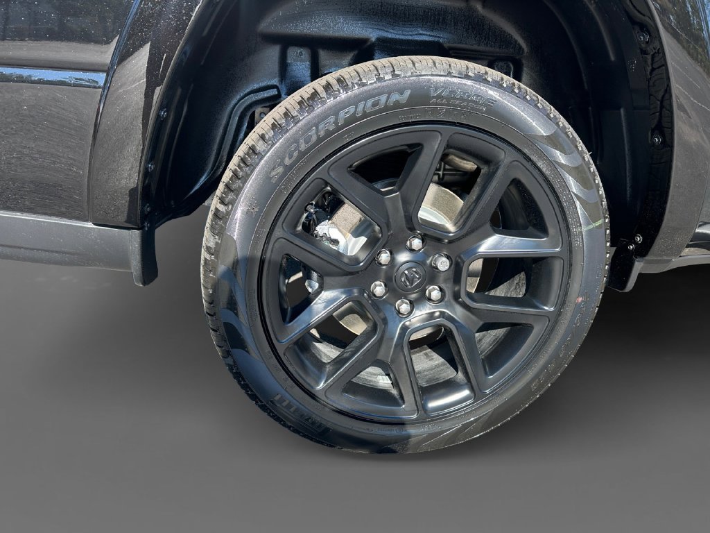 New 2026 Diamond Black Crystal Pearl-Coat Exterior Paint RAM Laramie image 10