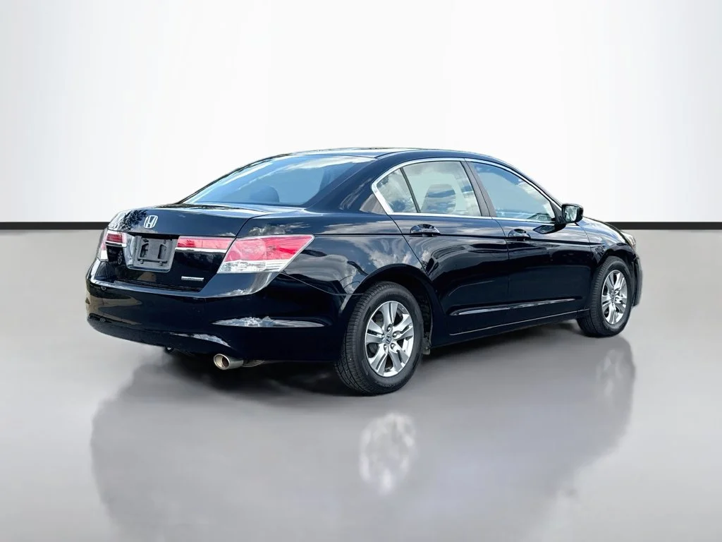 Used 2011 Crystal Black Pearl Honda SE image 7