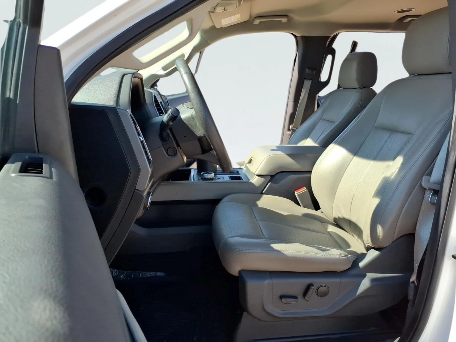 Used 2020 Star White Metallic Tri-Coat Ford XLT image 16