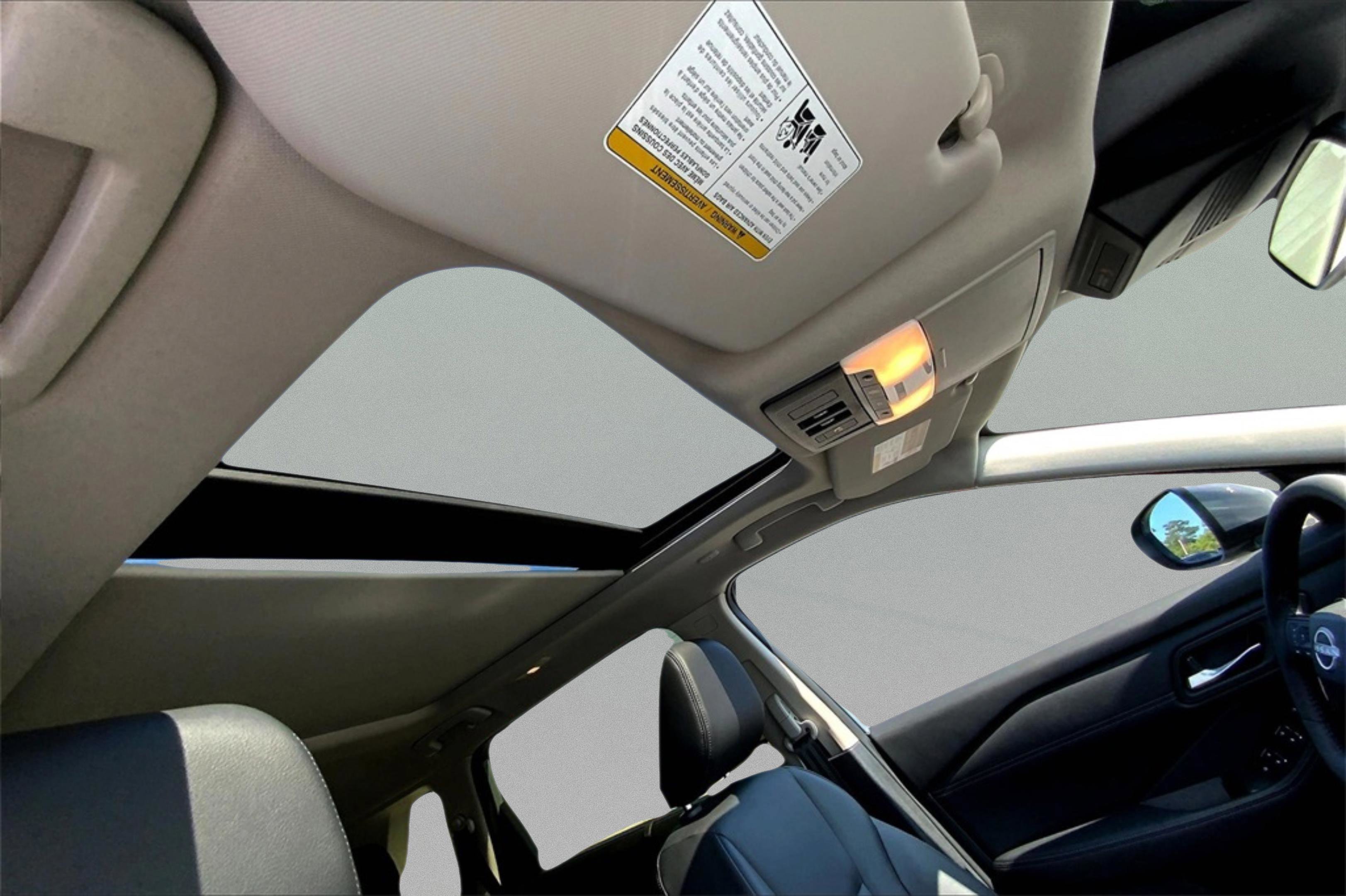 2025 Nissan Rogue SL - Photo 12