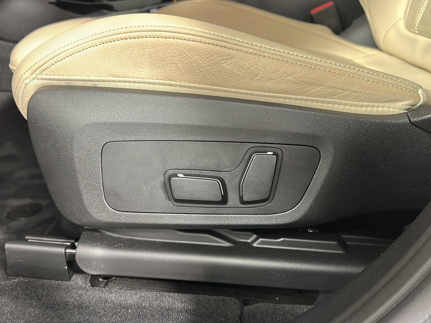 Used 2024 Jet Black BMW xDrive30i image 14