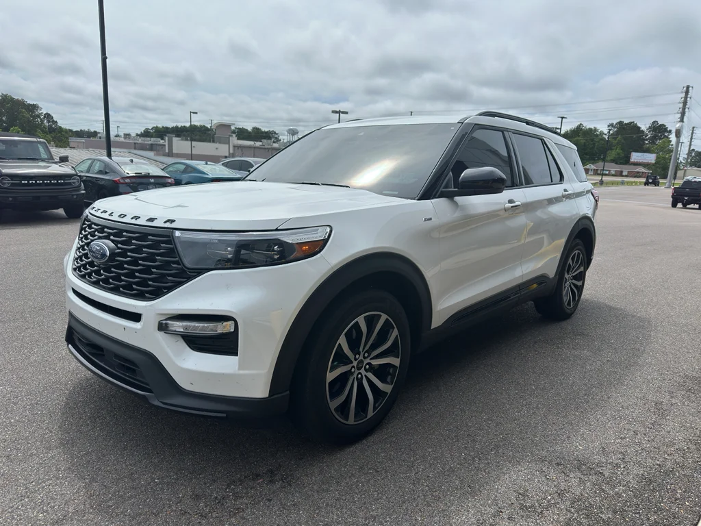 2023 Ford Explorer ST-LINE RWD's photo