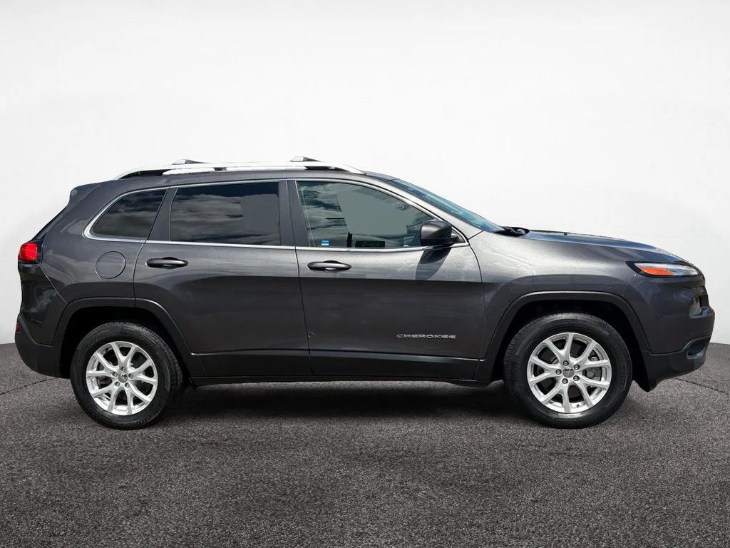 Used 2015 Gray Jeep Latitude image 6