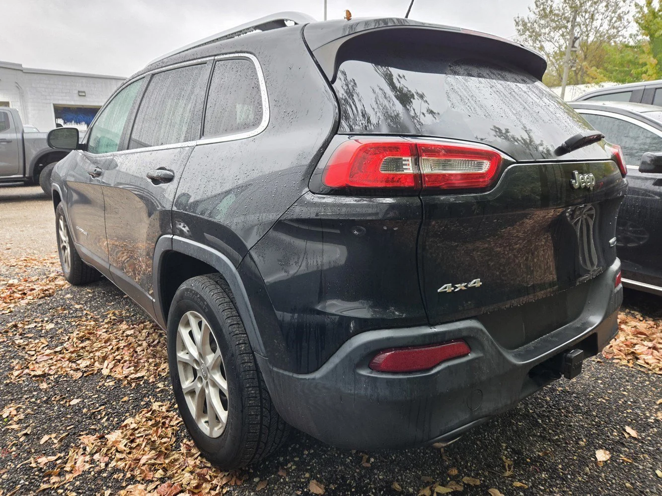 Used 2014 Brilliant Black Crystal Pearlcoat Jeep Latitude image 3