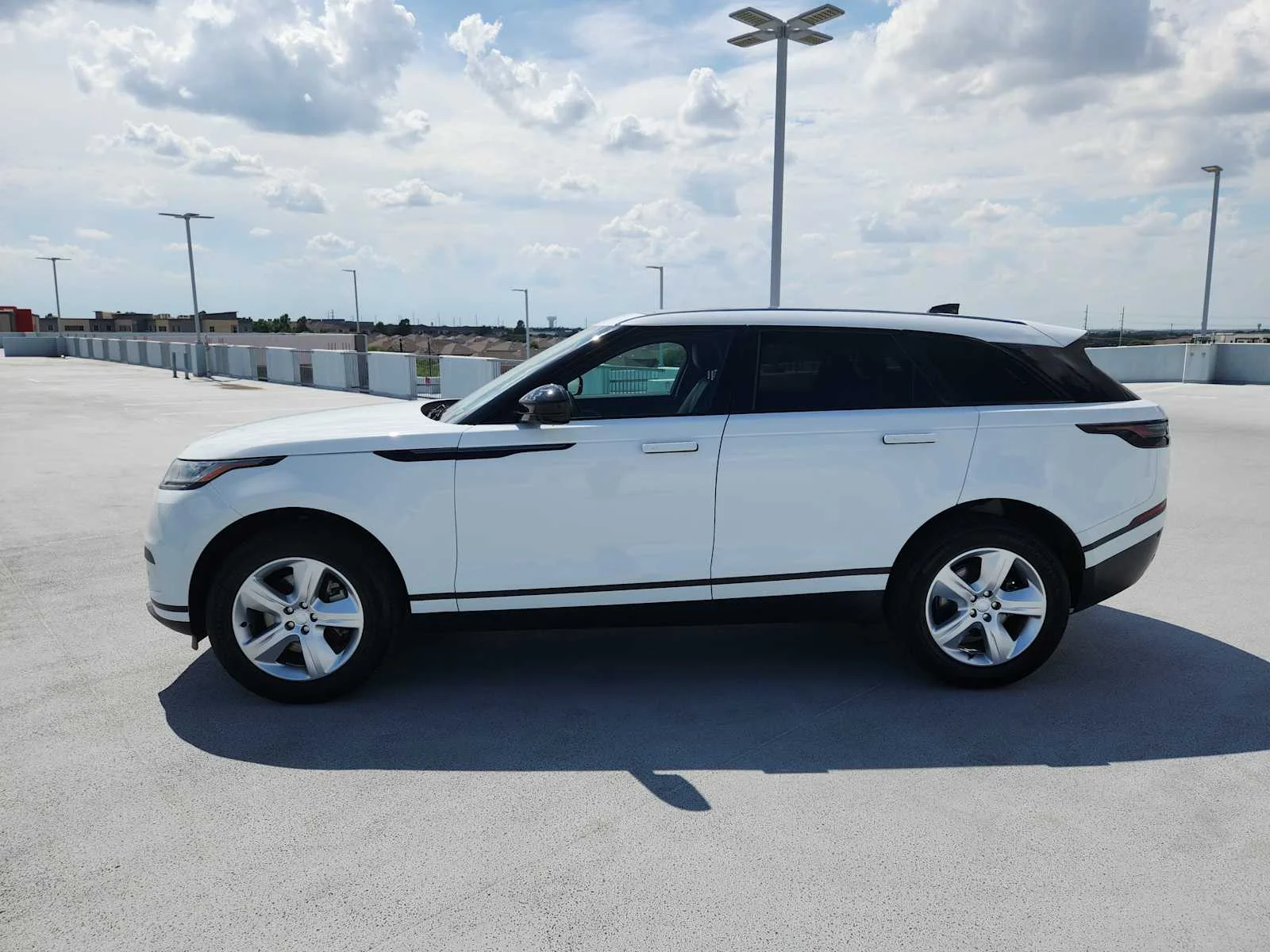 Certified Used 2025 Fuji White Land Rover S image 4