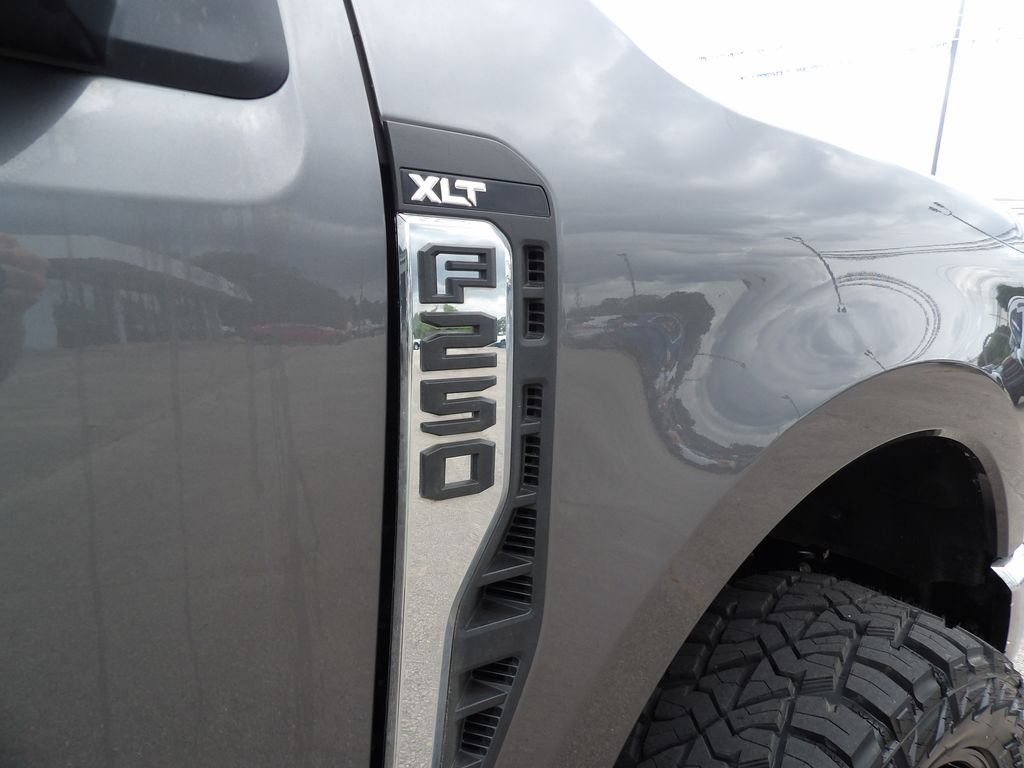 Used 2025 Gray Metallic Ford XLT image 12