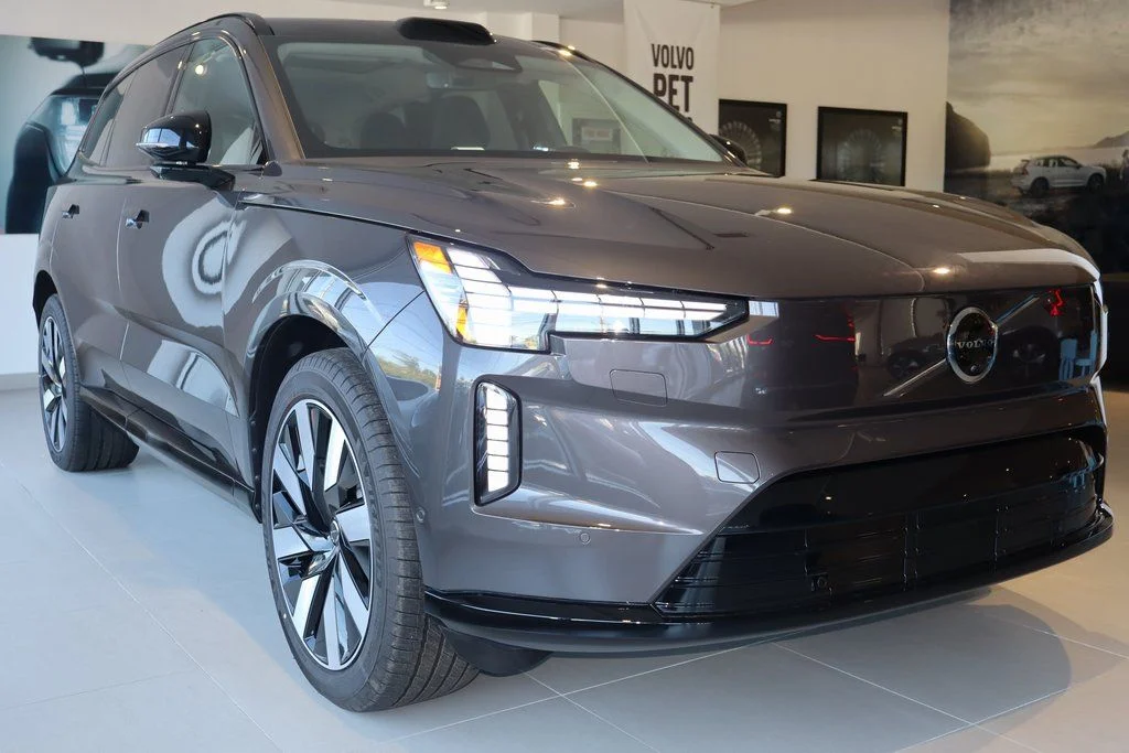 New 2025  Volvo Twin Motor Ultra image 3