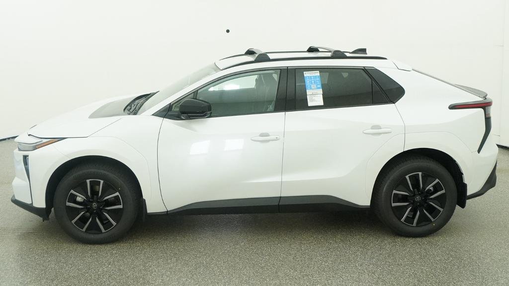 New 2026 Wind Chill Pearl Toyota XLE image 3