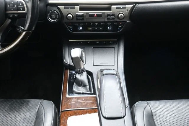 Used 2017 White Lexus 350 image 21