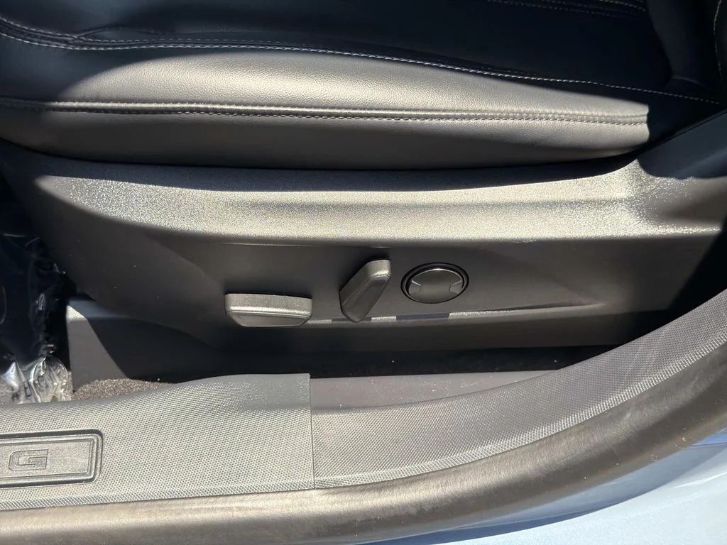 Used 2023 Vapor Blue Metallic Ford Select image 22
