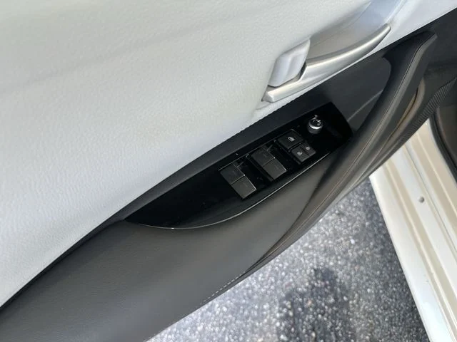 Used 2019 White Toyota SE image 14