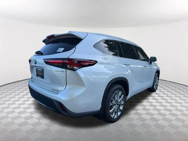 Used 2024 Off-white Toyota Limited image 5