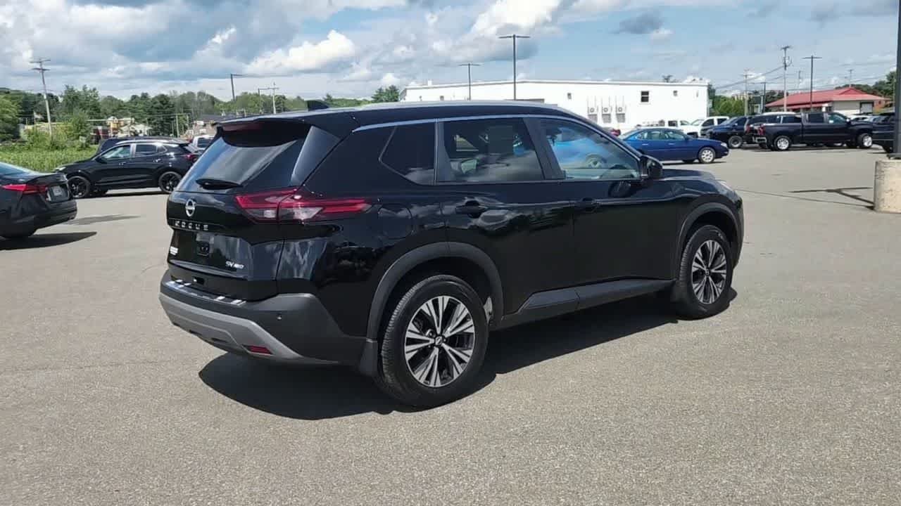 Used 2023  Nissan SV image 8