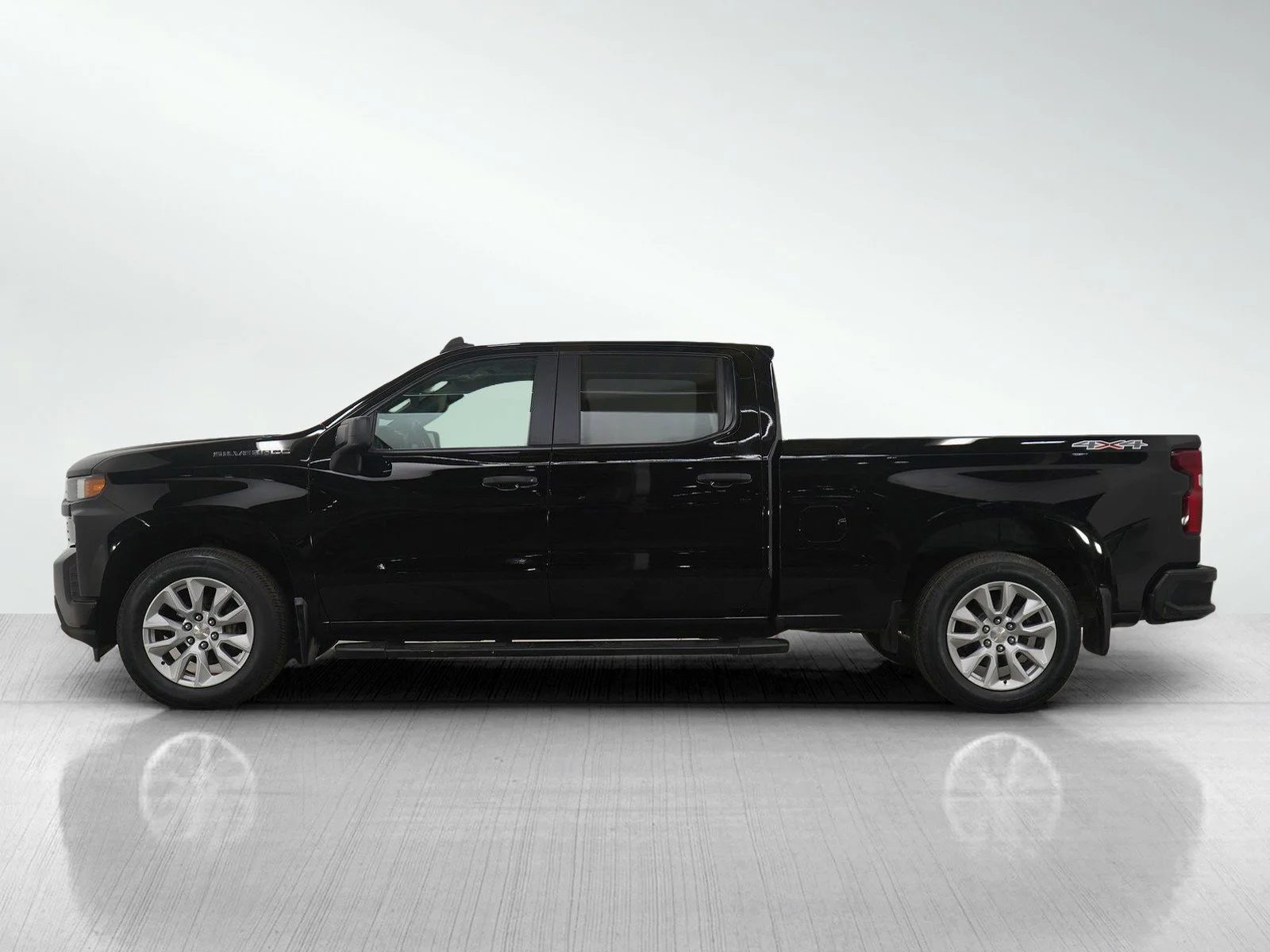 Used 2021 Chevrolet Silverado 1500 Custom with VIN 1GCUYBEF3MZ117270 for sale in Wayzata, Minnesota