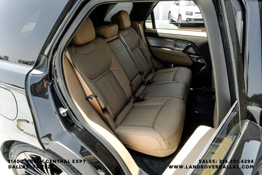 New 2026 Santorini Black Metallic Land Rover SE image 34