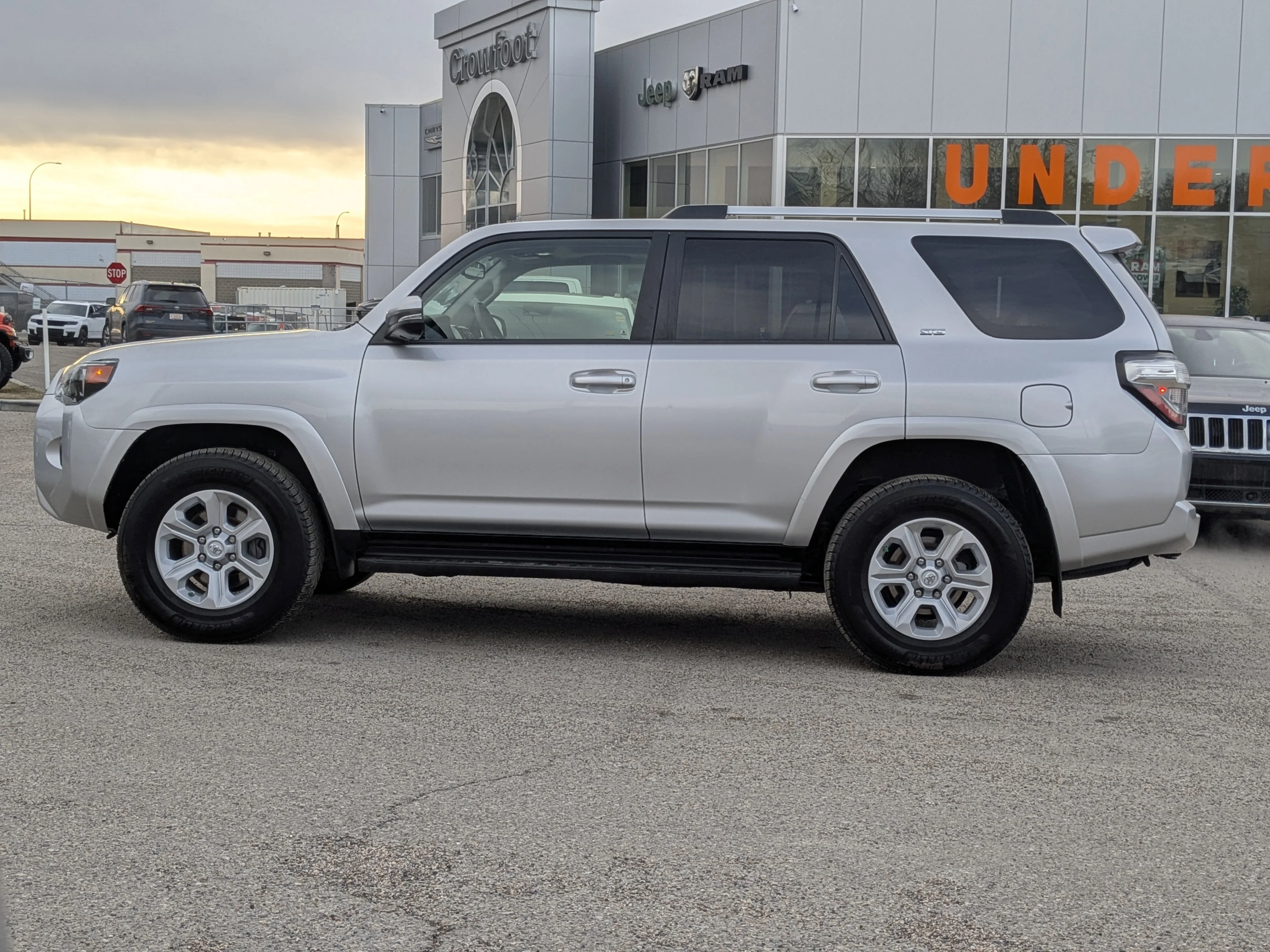 Used 2020 Silver Toyota 4DR 4WD - Leather - Sunroof - Back Up Cam - image 5