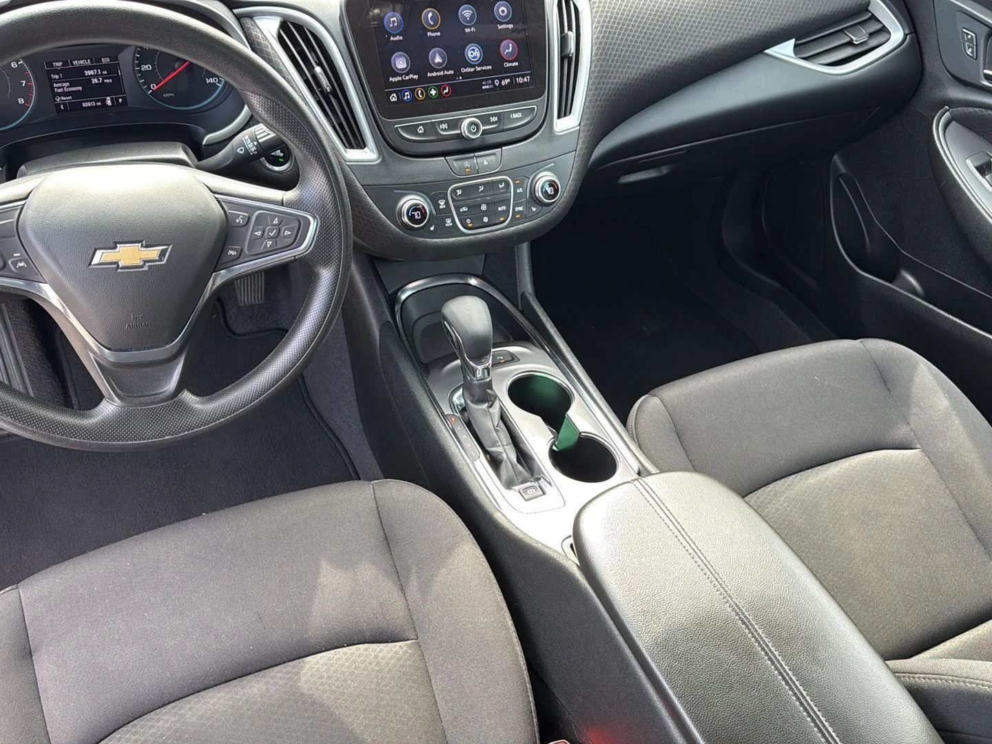 Used 2024 Summit White Chevrolet LT image 3