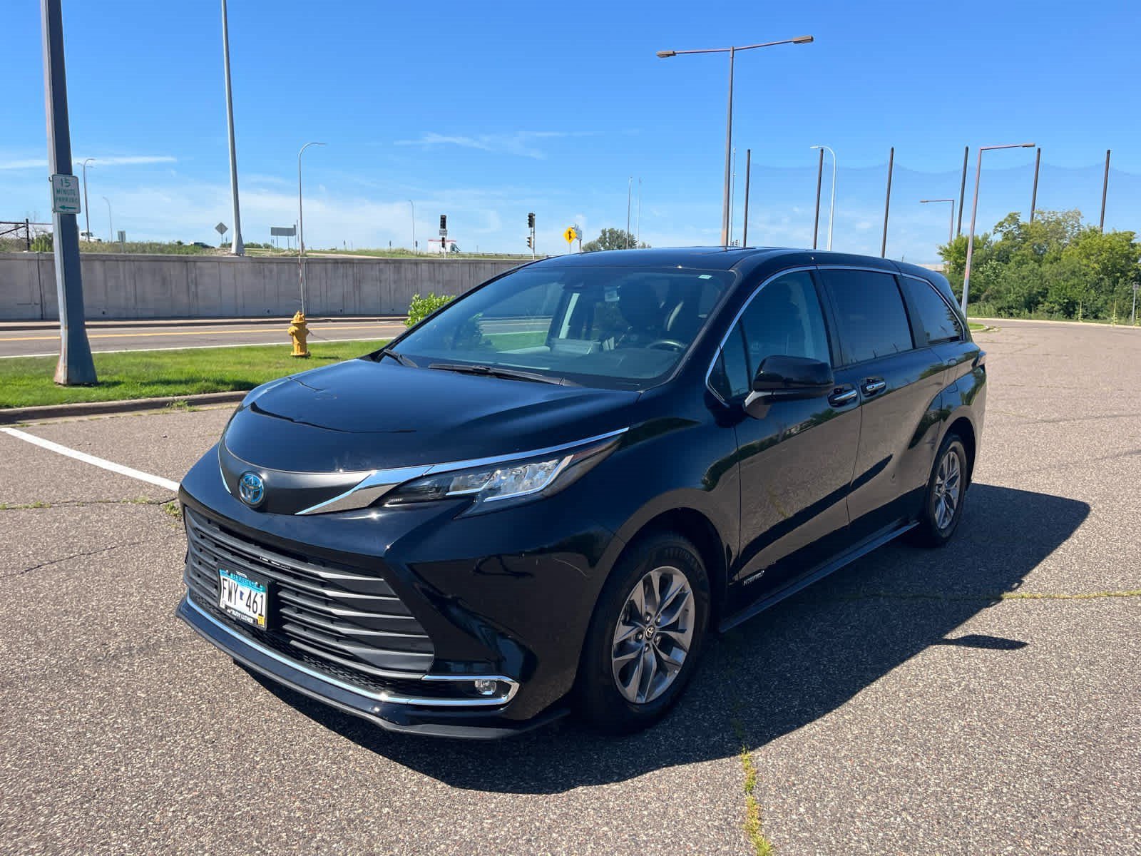 Certified 2021 Toyota Sienna XLE with VIN 5TDYRKEC9MS013288 for sale in Golden Valley, Minnesota