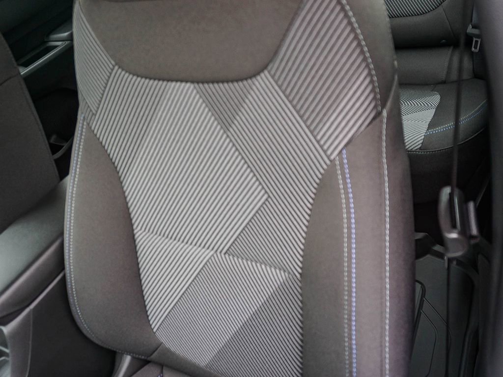 New 2027 Summit White Chevrolet LT image 20