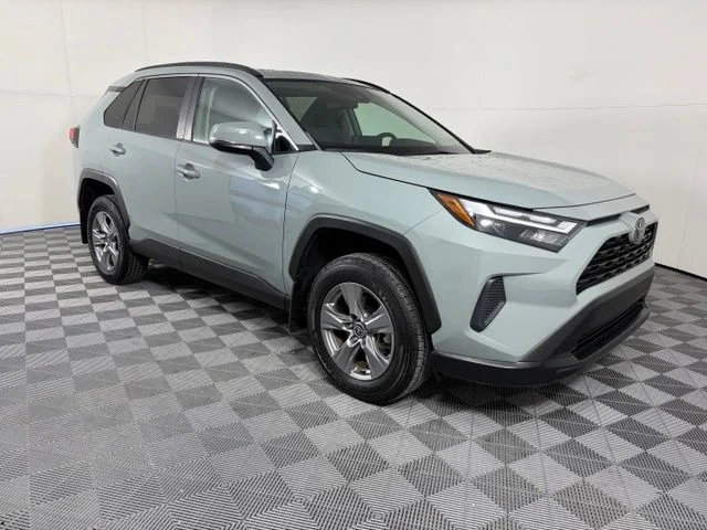 Used 2022  Toyota XLE image 1