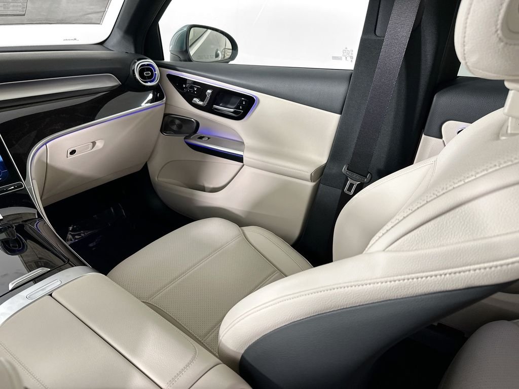 New 2026 Verde Silver Metallic Mercedes-Benz GLC 300 image 25