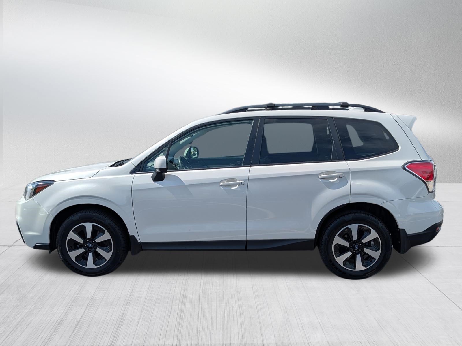 Used 2018 Crystal White Pearl Subaru Premium image 4