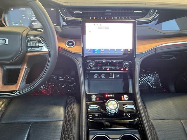 Used 2023 Silver Jeep Summit image 3