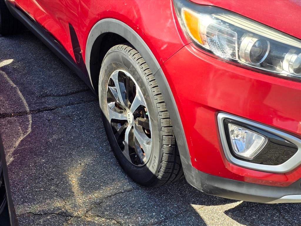 Used 2018 Red Kia EX image 17