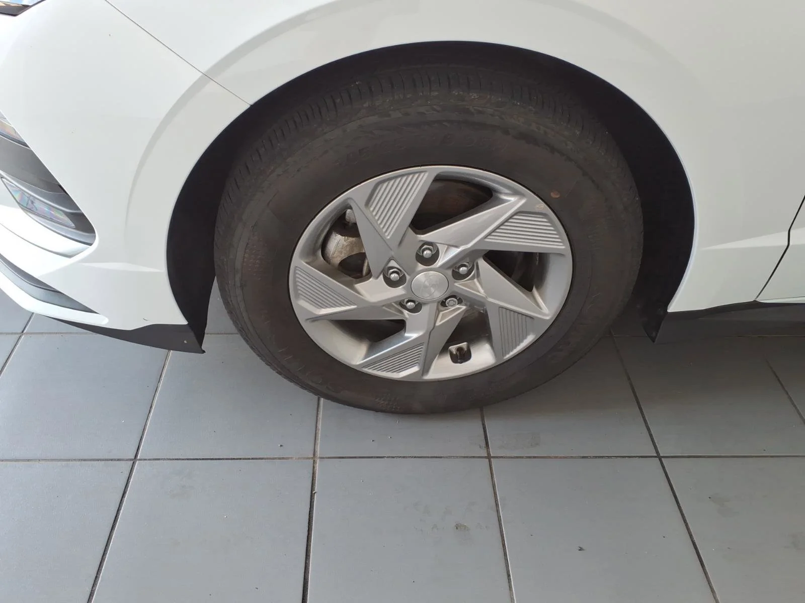 Used 2025 Serenity White Hyundai SE image 9