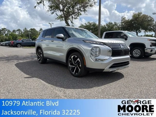 2024 Mitsubishi Outlander SE 2WD's photo