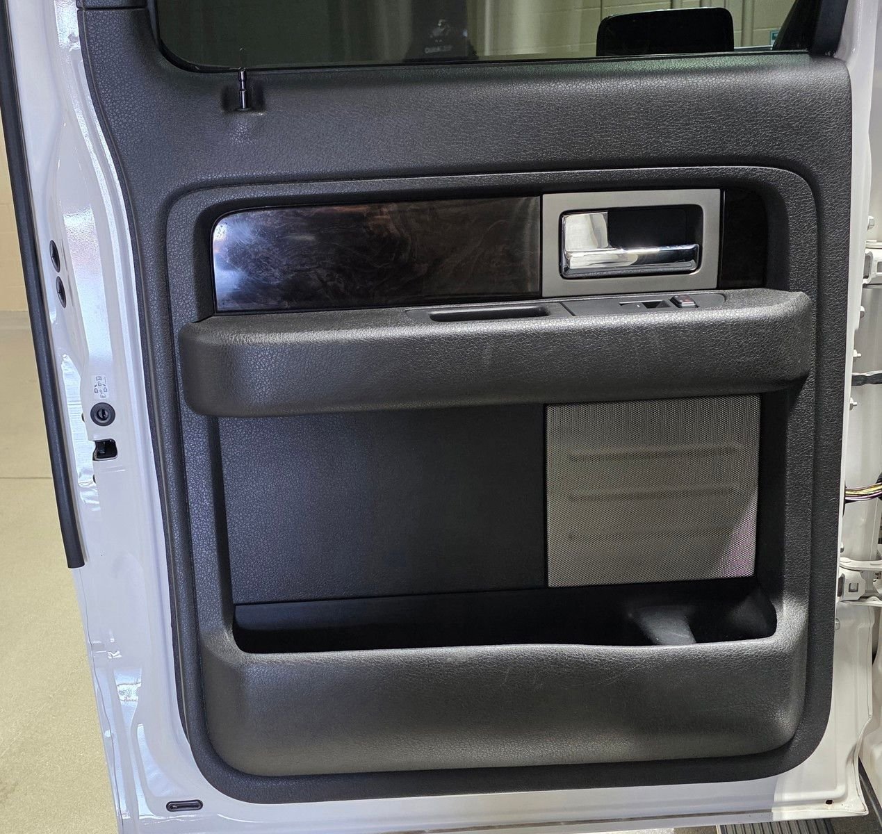 Used 2013 White Platinum Clearcoat Metallic Ford Platinum image 10