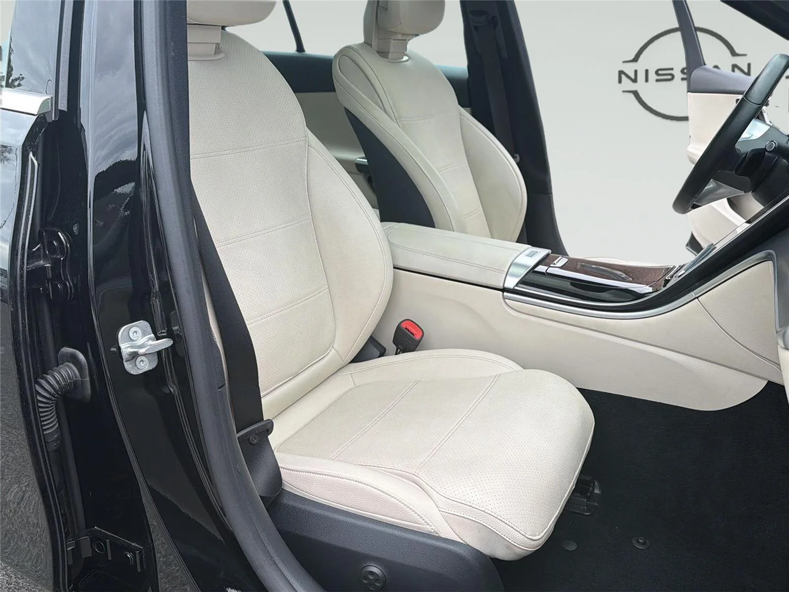 Used 2025 BLACK Mercedes-Benz C 300 image 29