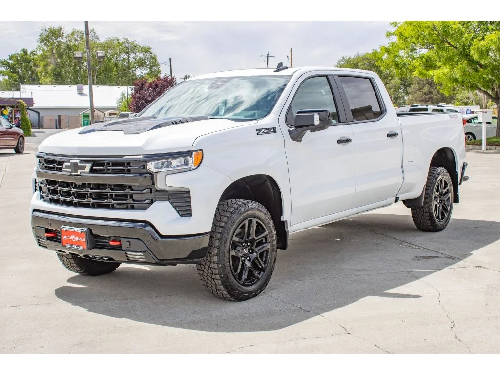 New 2026 Summit White Chevrolet LT Trail Boss image 4
